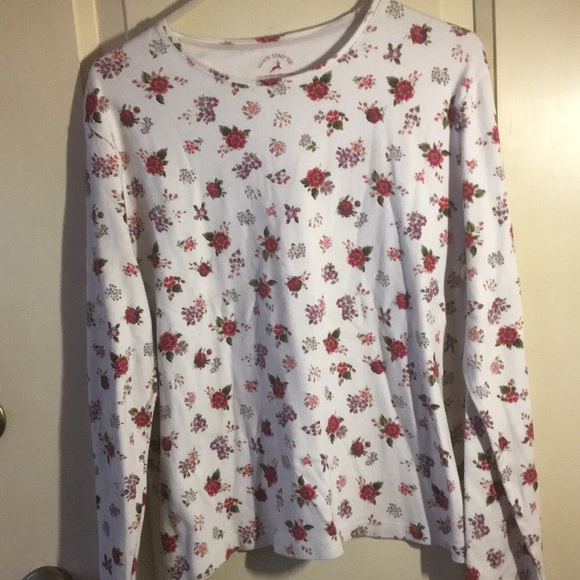 White Stag Tops - 🌼Long sleeved white /flowered tee